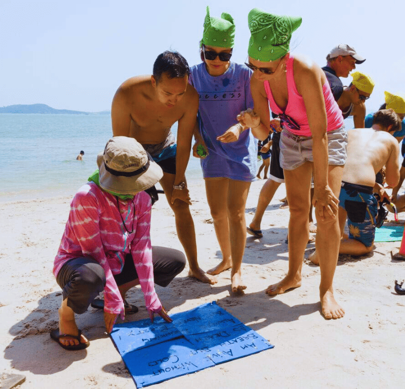 e1766224-0376-4e29-bd42-200520559faf giant puzzle team buidling and other beach games