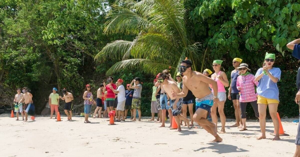 Team compete surrounded by awesome tropical elements