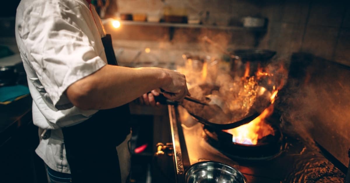 Watch thai chefs in action!