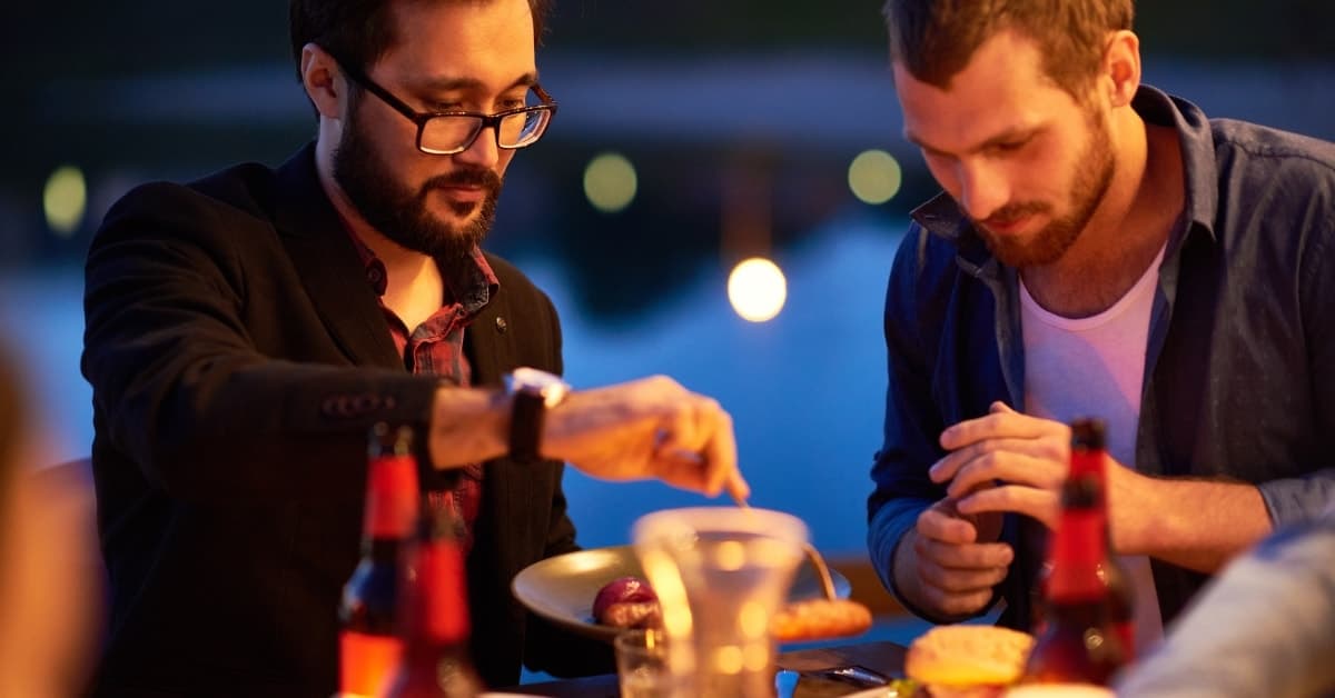 Relaxed bonding and connection time over dinner, as a team
