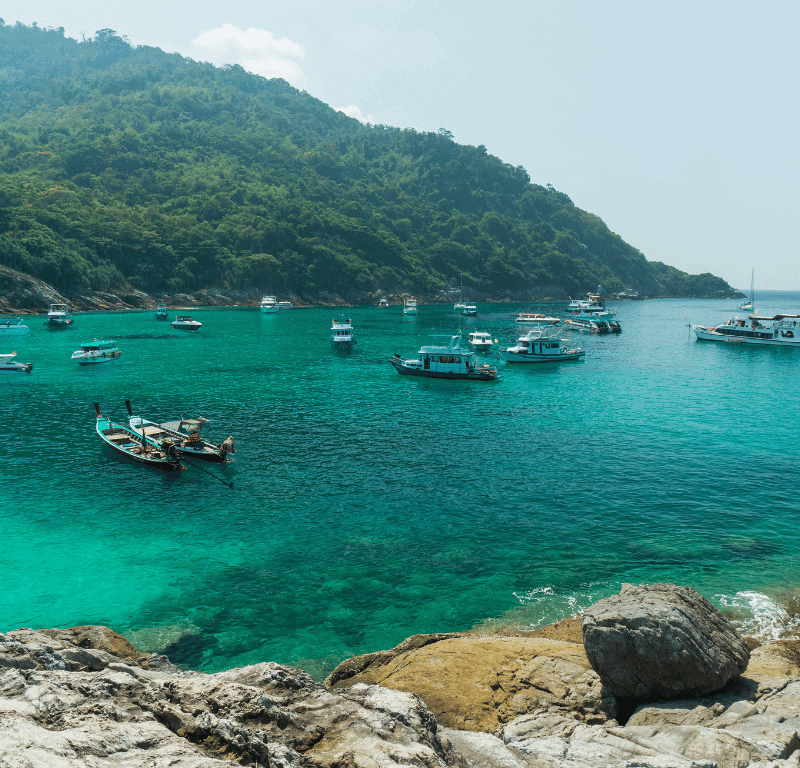 Racha island boats parked